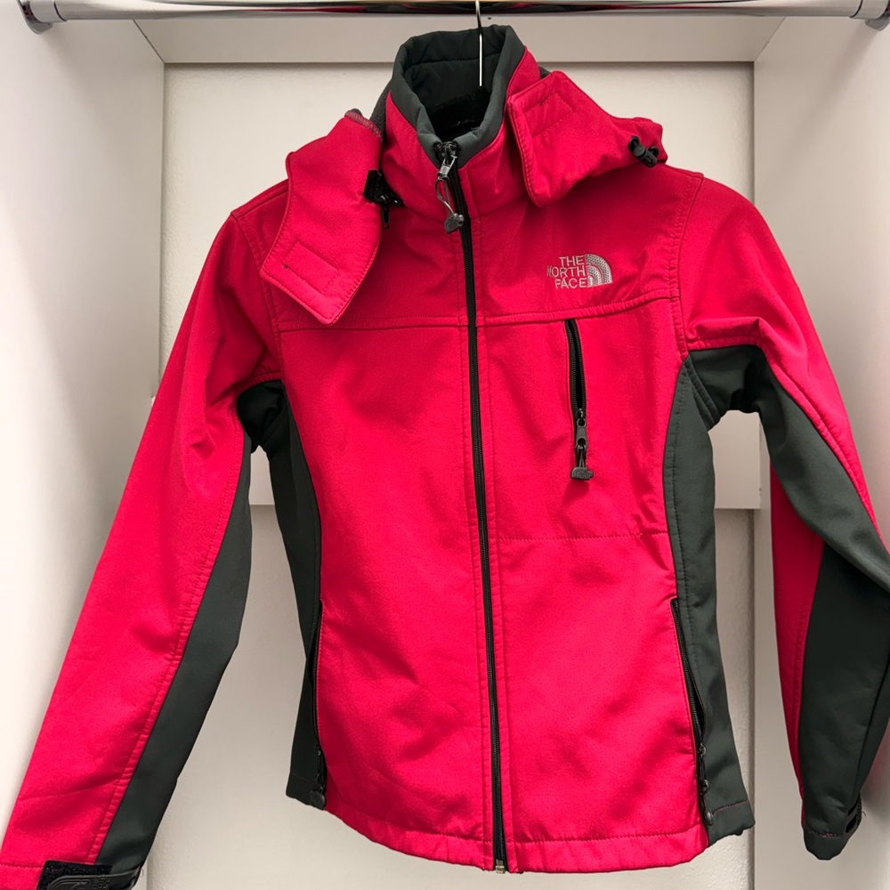 The North Face Softshell Jacket – Size S – Raspberry/Black